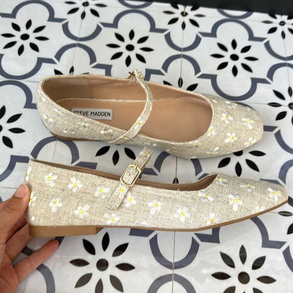 Steve Madden Daisy Mary Jane Flats - Picture 3 of 4
